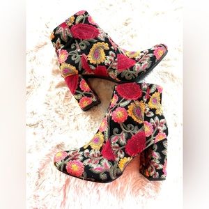 MIA ankle boots Size 8 embroidered black boots with 3.5” heel Gently used